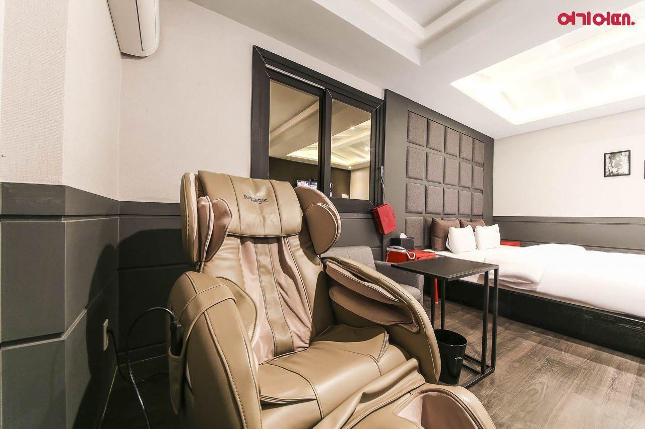 French Code Hotel Changwon Extérieur photo