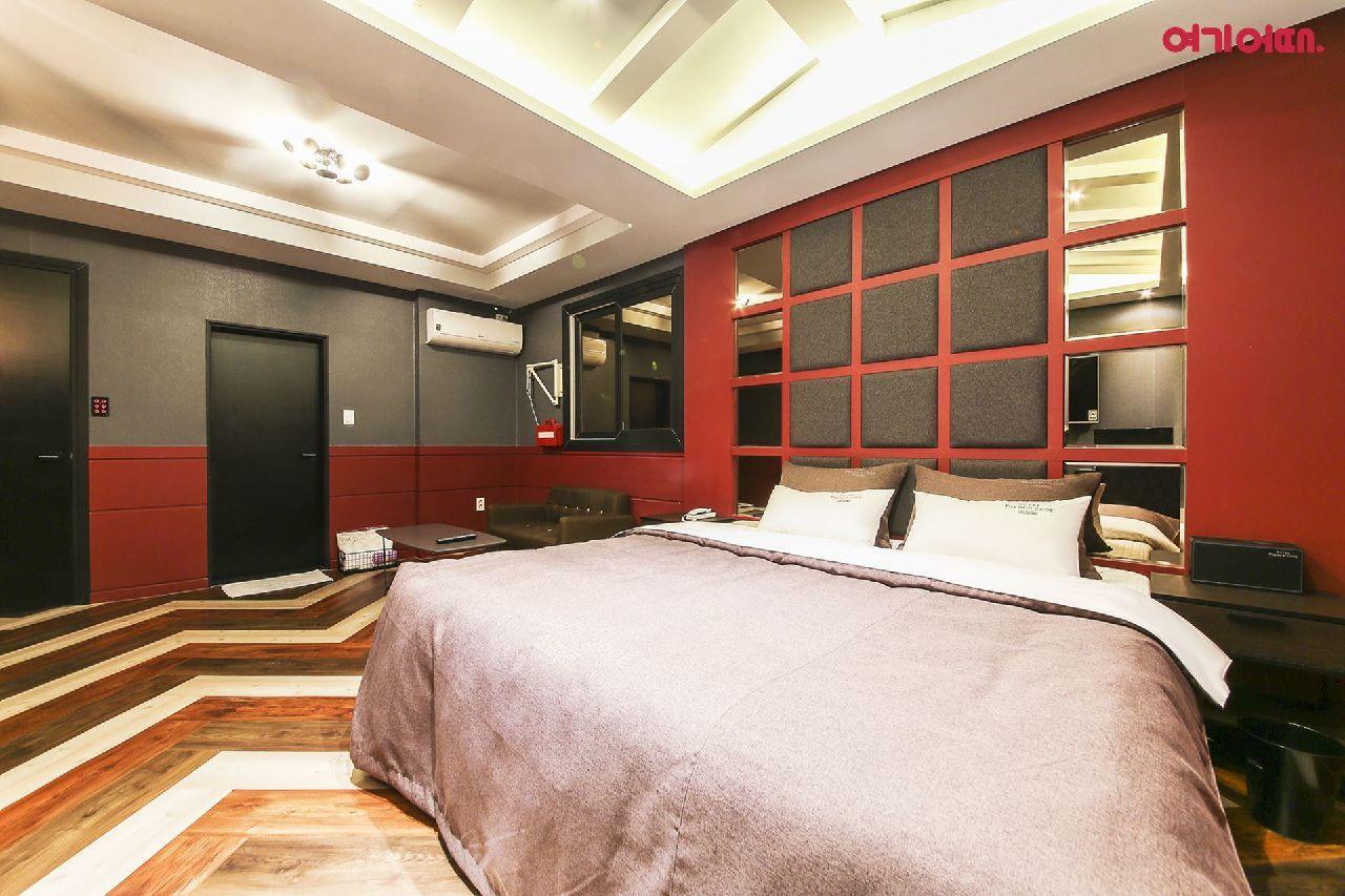 French Code Hotel Changwon Extérieur photo