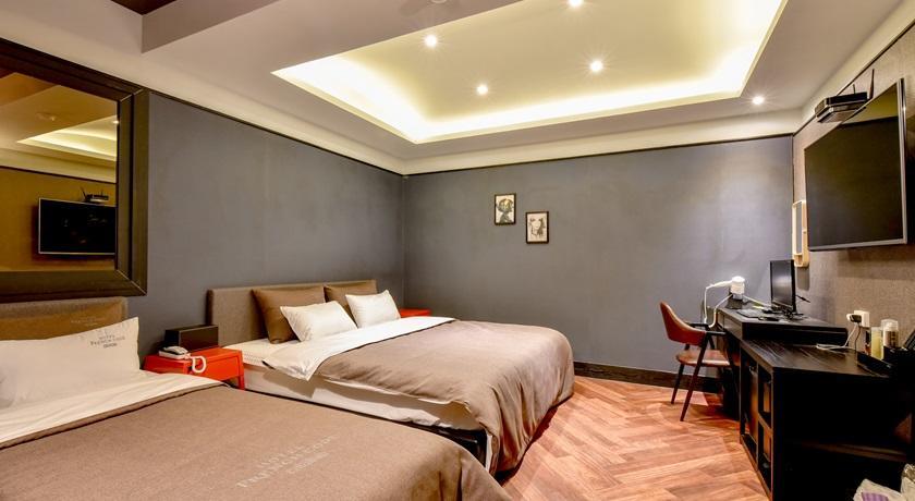 French Code Hotel Changwon Extérieur photo