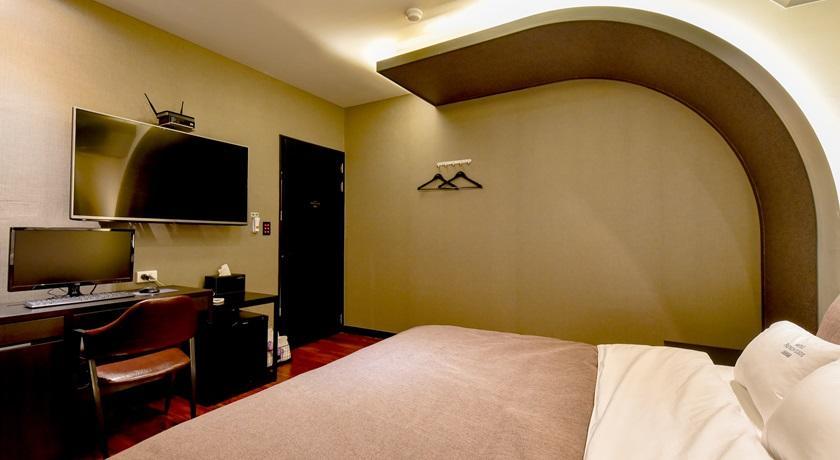 French Code Hotel Changwon Extérieur photo