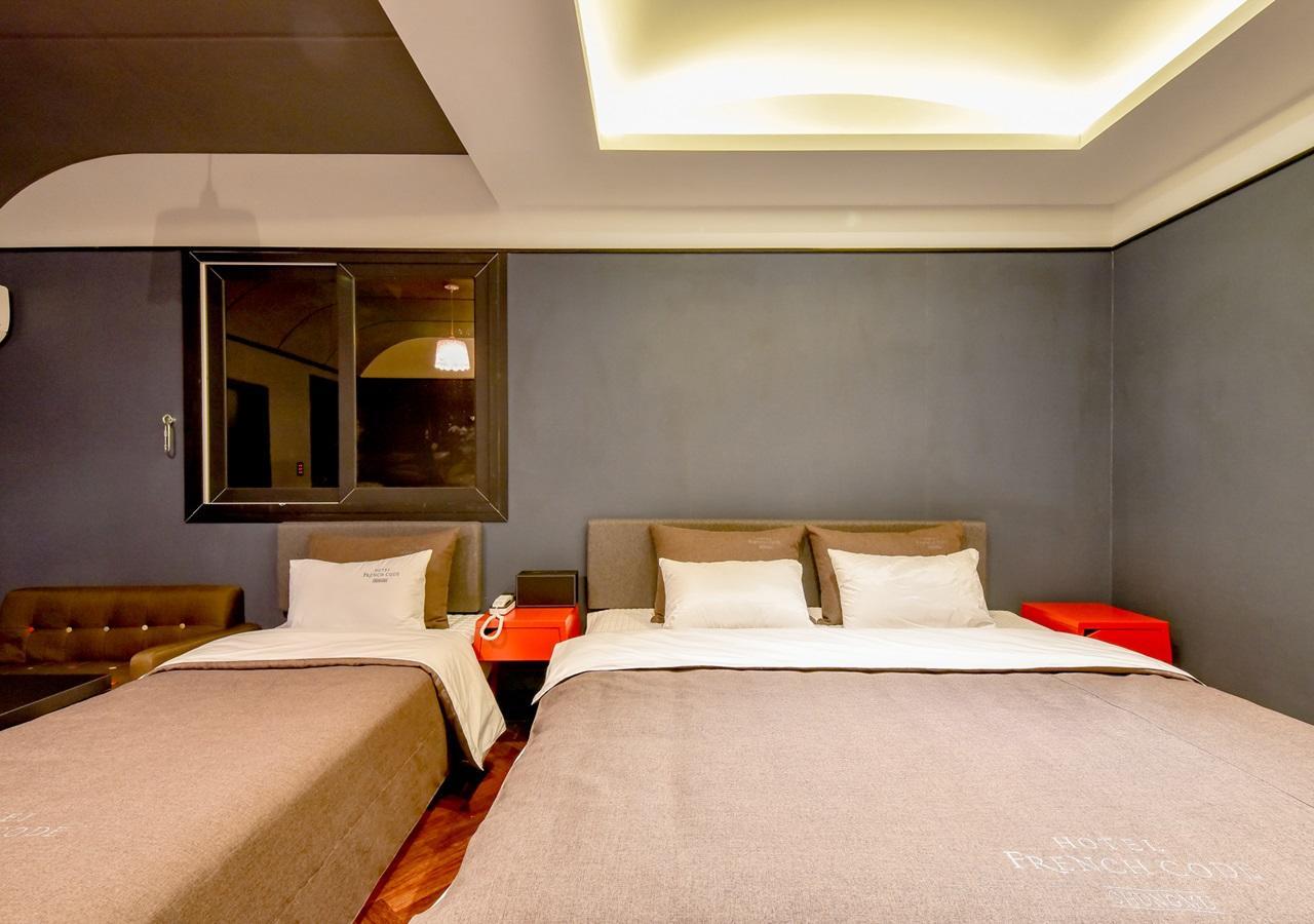 French Code Hotel Changwon Extérieur photo