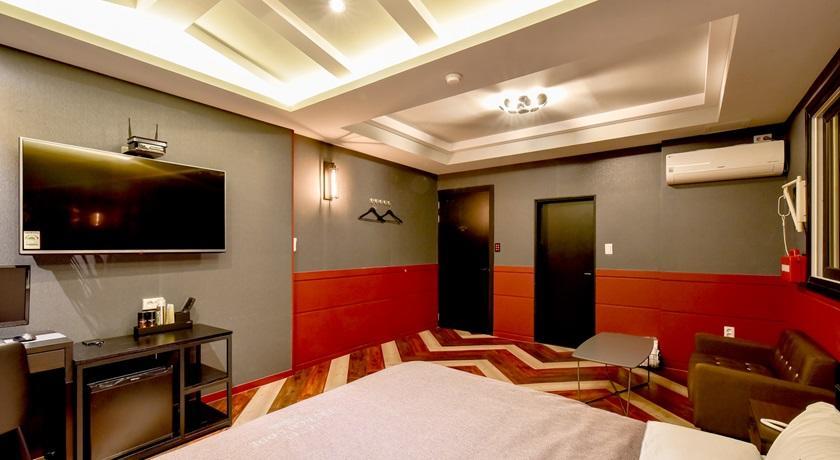 French Code Hotel Changwon Extérieur photo