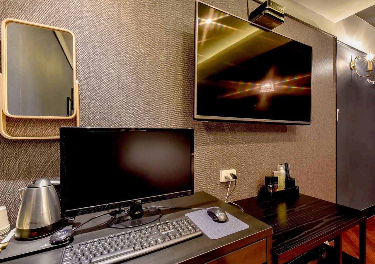 French Code Hotel Changwon Extérieur photo