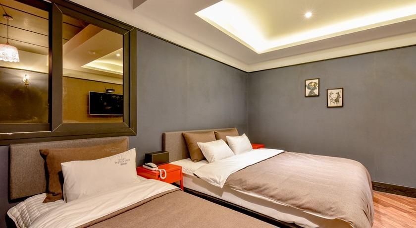 French Code Hotel Changwon Extérieur photo