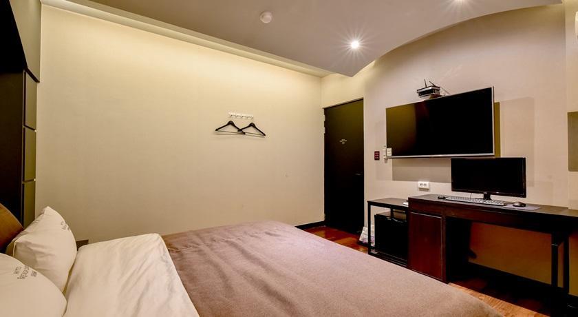 French Code Hotel Changwon Extérieur photo