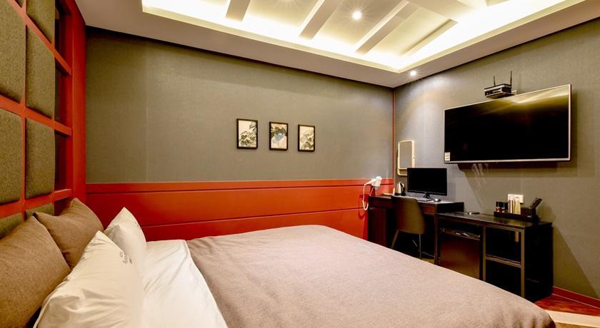 French Code Hotel Changwon Extérieur photo