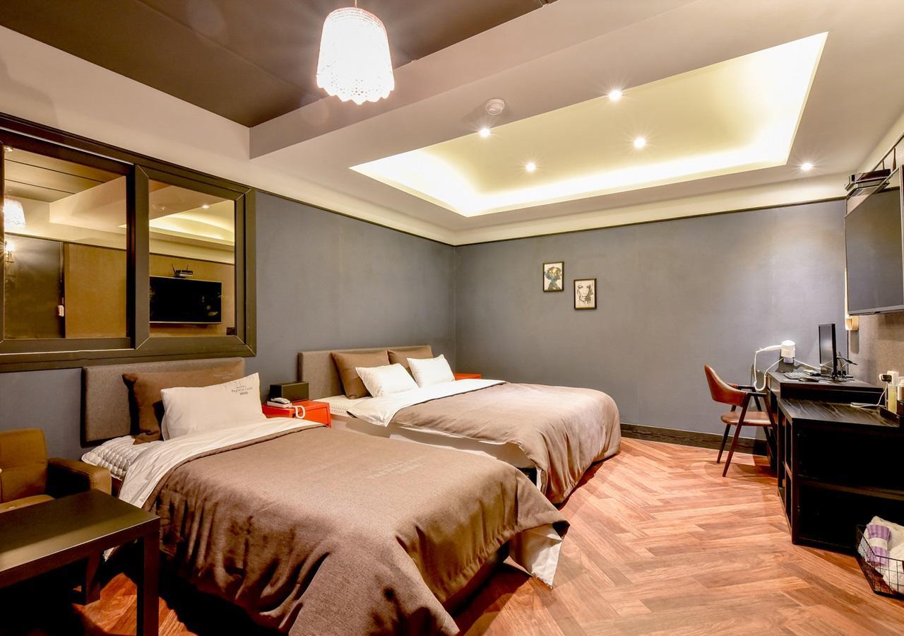 French Code Hotel Changwon Extérieur photo