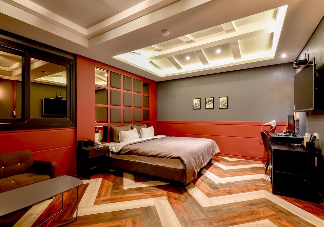French Code Hotel Changwon Extérieur photo