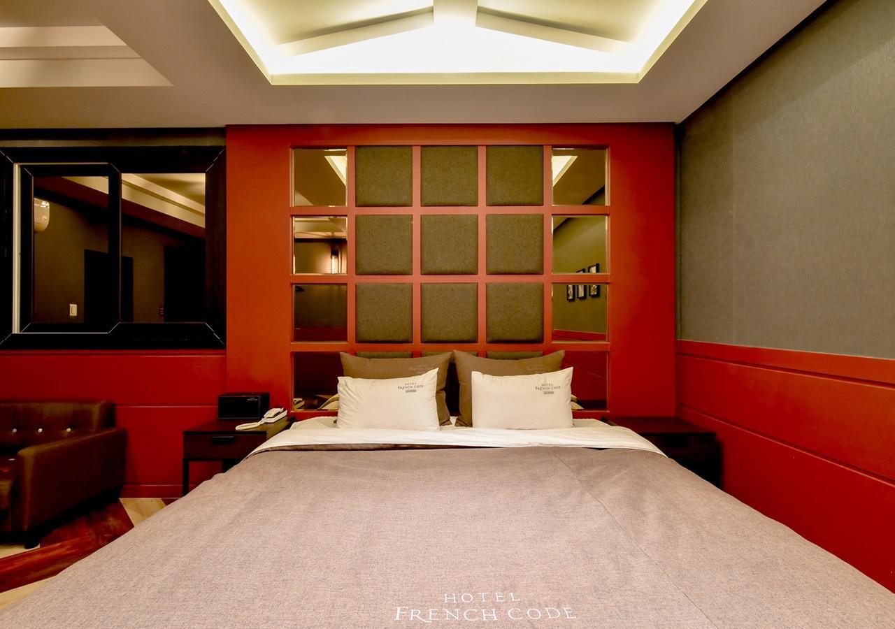 French Code Hotel Changwon Extérieur photo