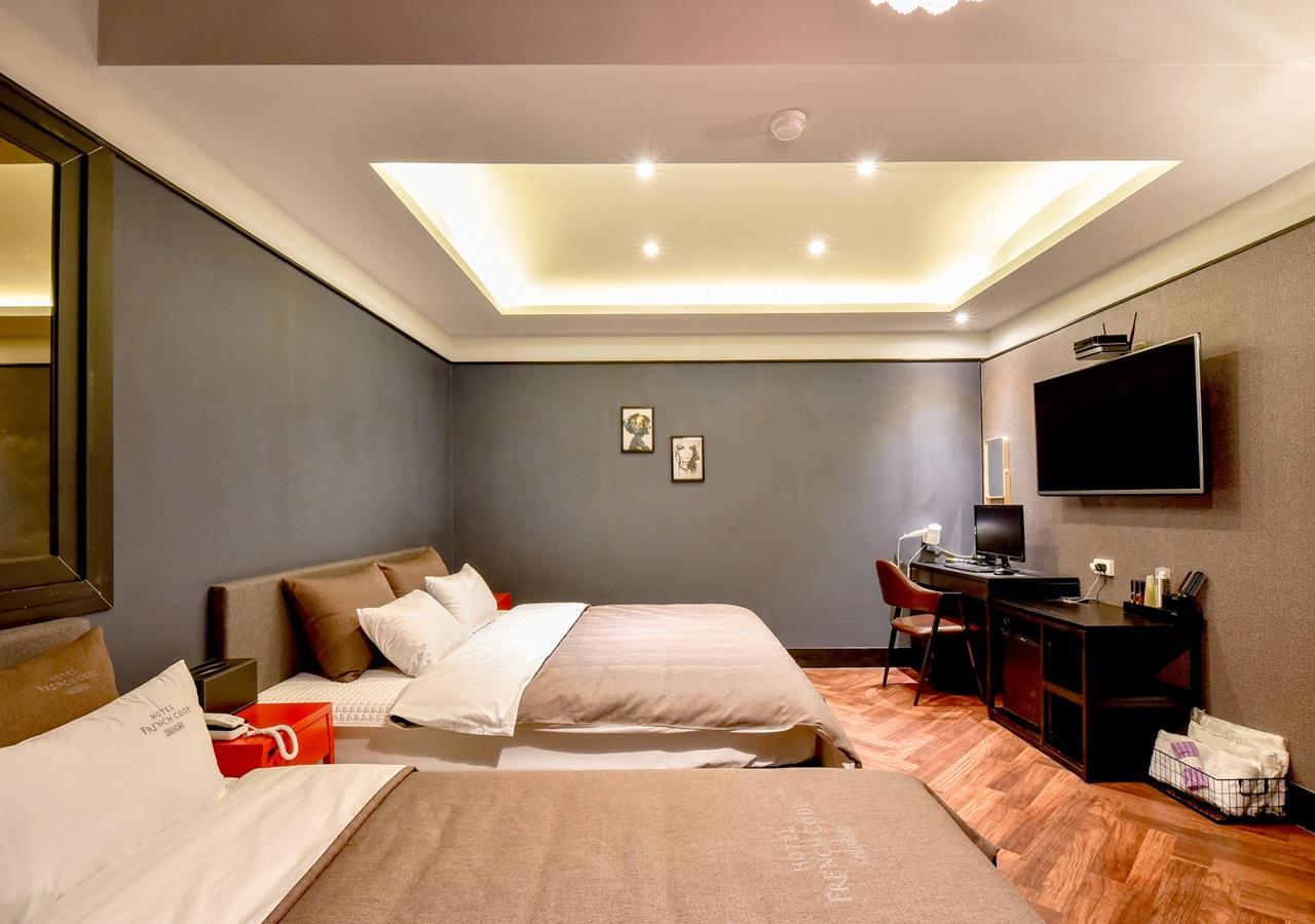 French Code Hotel Changwon Extérieur photo
