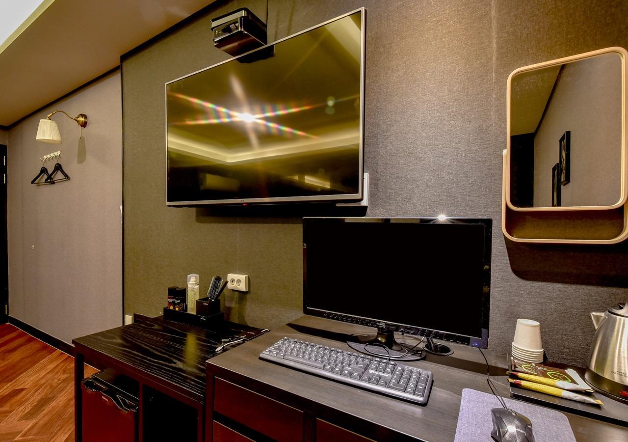 French Code Hotel Changwon Extérieur photo