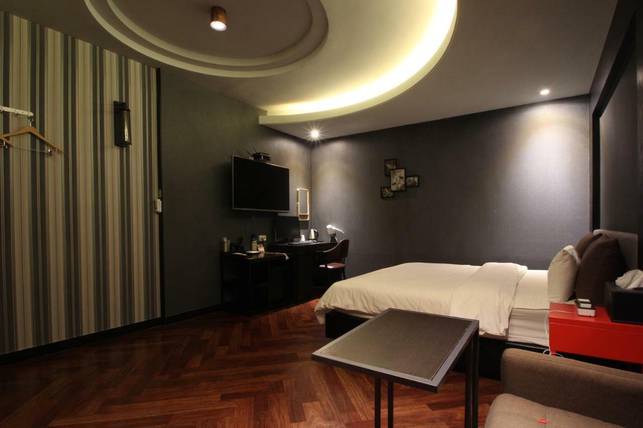 French Code Hotel Changwon Extérieur photo