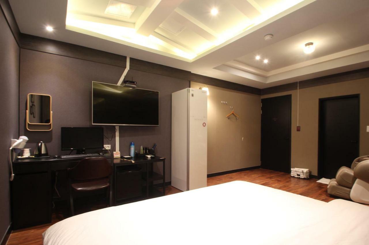 French Code Hotel Changwon Extérieur photo
