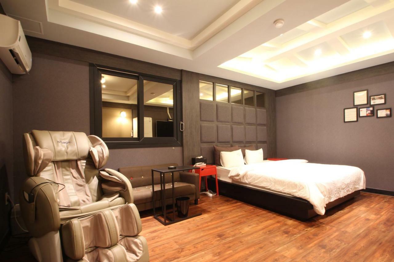 French Code Hotel Changwon Extérieur photo