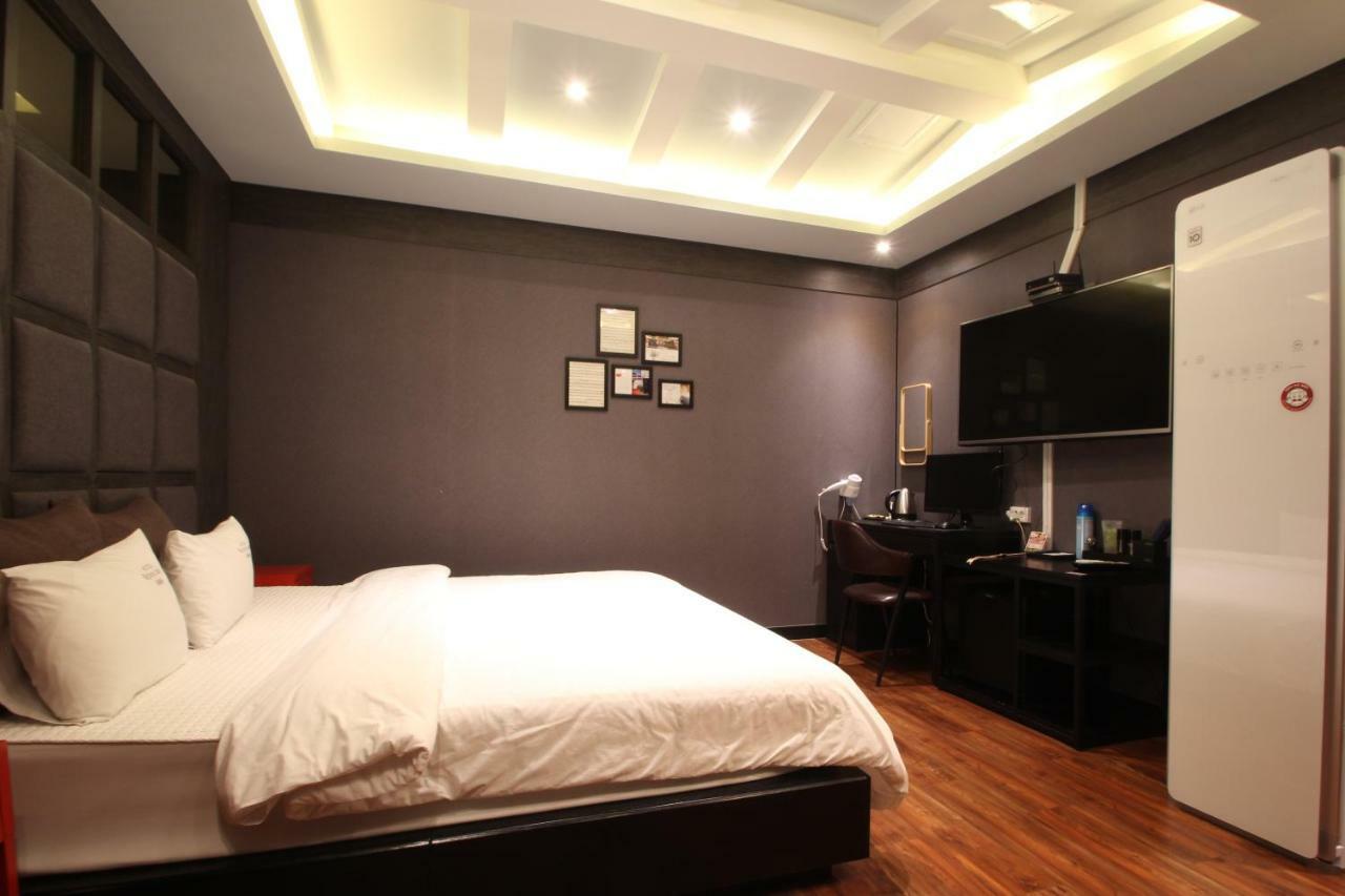 French Code Hotel Changwon Extérieur photo