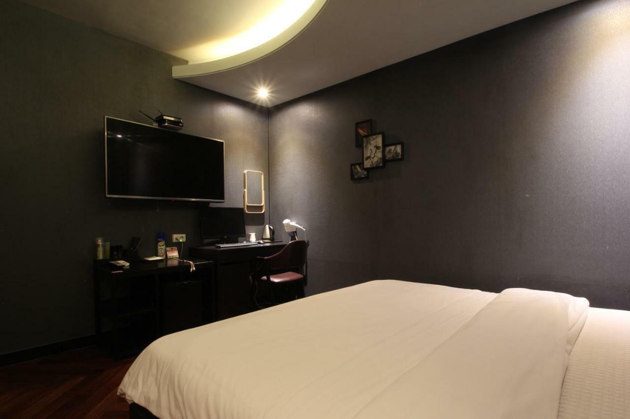 French Code Hotel Changwon Extérieur photo