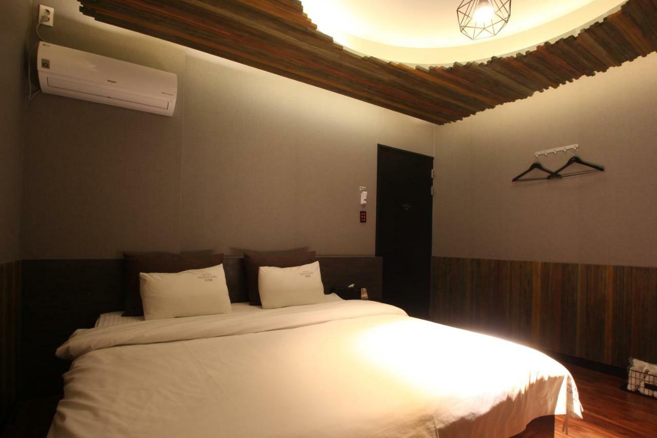 French Code Hotel Changwon Extérieur photo