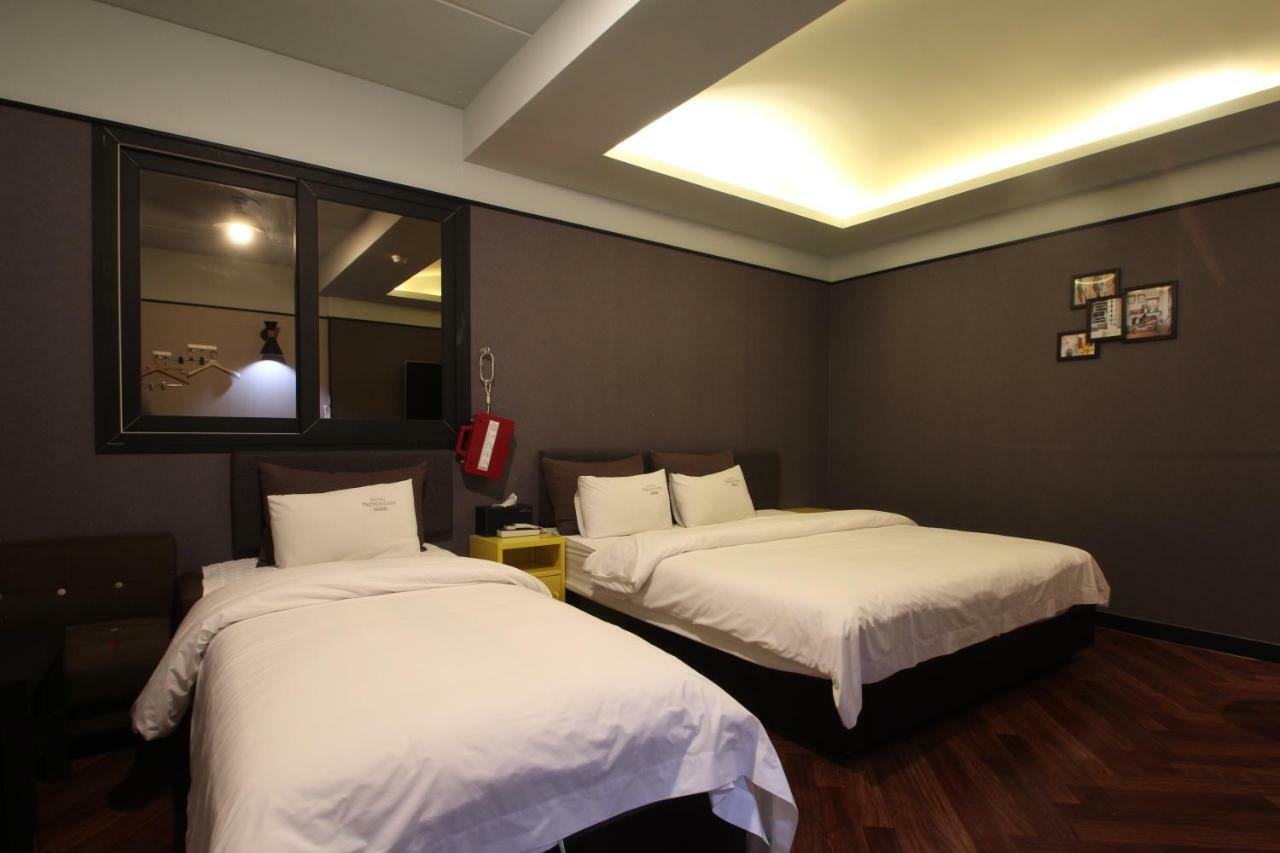 French Code Hotel Changwon Extérieur photo