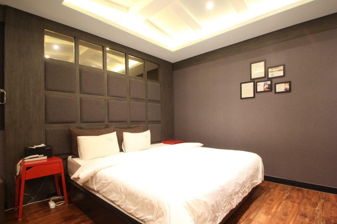 French Code Hotel Changwon Extérieur photo