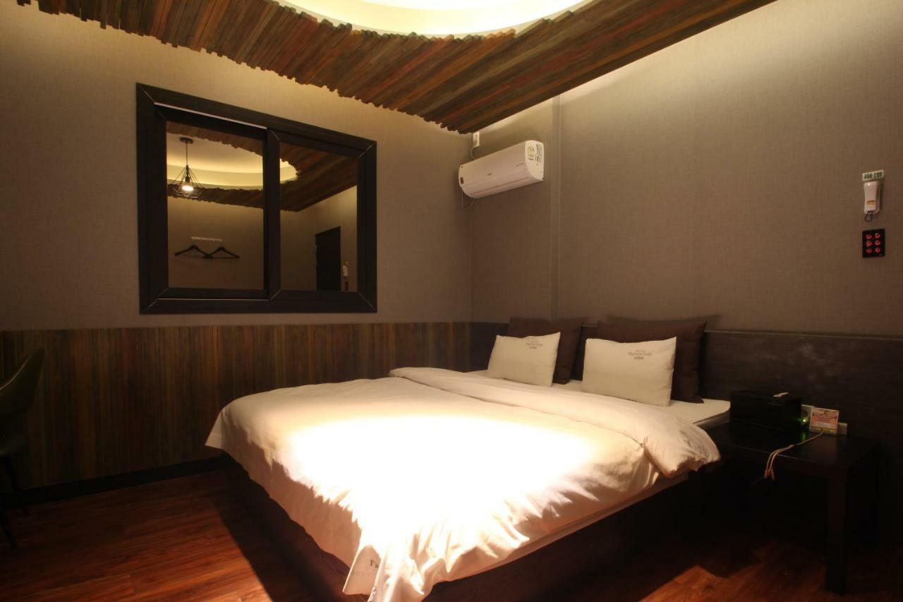 French Code Hotel Changwon Extérieur photo