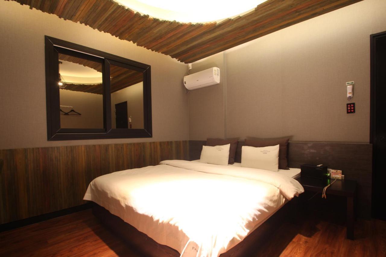 French Code Hotel Changwon Extérieur photo